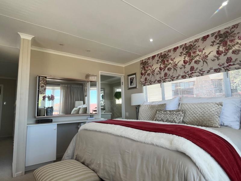 5 Bedroom Property for Sale in Outeniqua Strand Western Cape